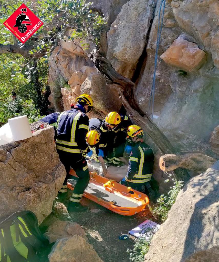 Un hombre resulta herido tras caer desde cinco metros en Llíber