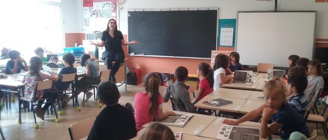 Catalina González responde a las preguntas de los escolares.