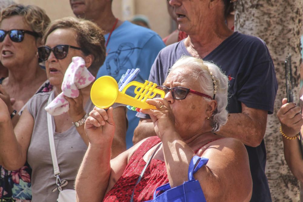 Protesta vecinos de La Mata para exigir mejoras.