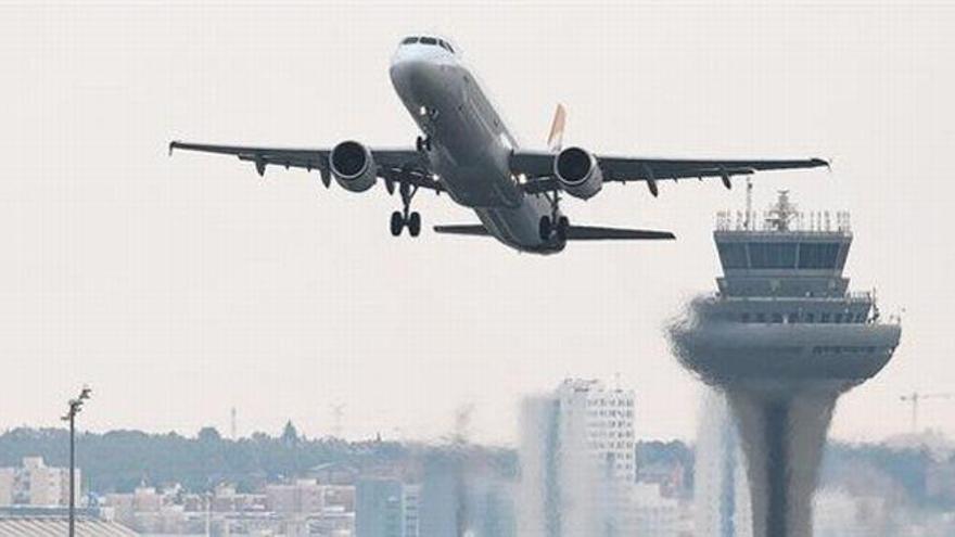 Detienen en Barajas una española con 12 kilos de coca en ropa de bebé