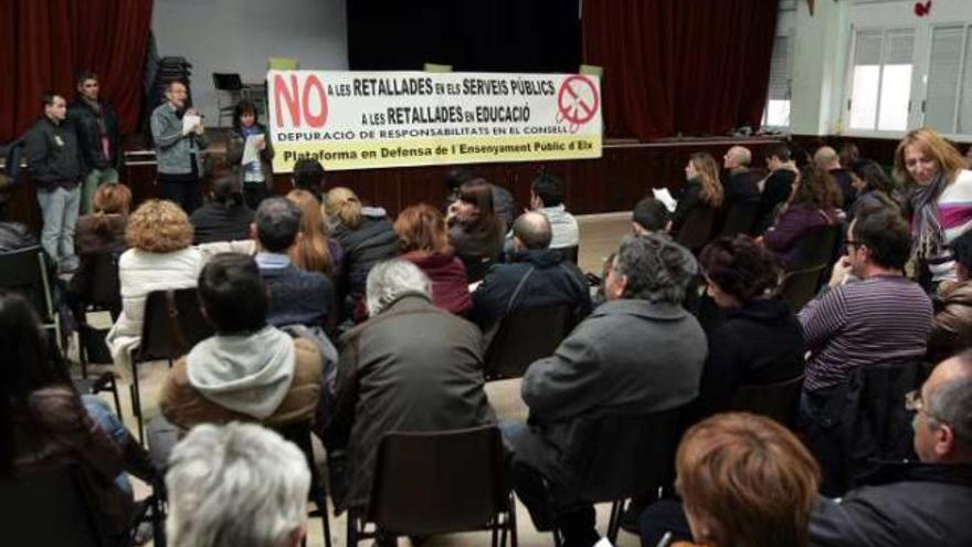 Unas 150 personas participaron en la asamblea comarcal de ayer en el IES La Asunción.