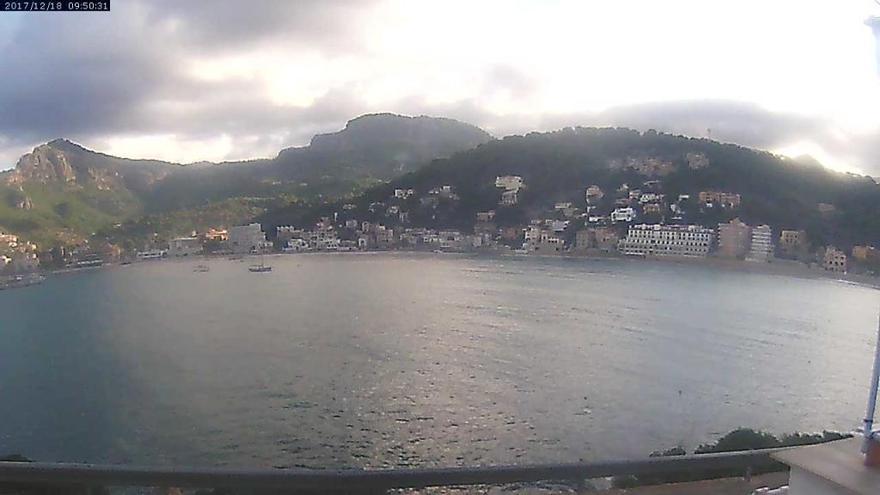 Wolken und Sonne in Port de Sóller am Montagvormittag (18.12.).