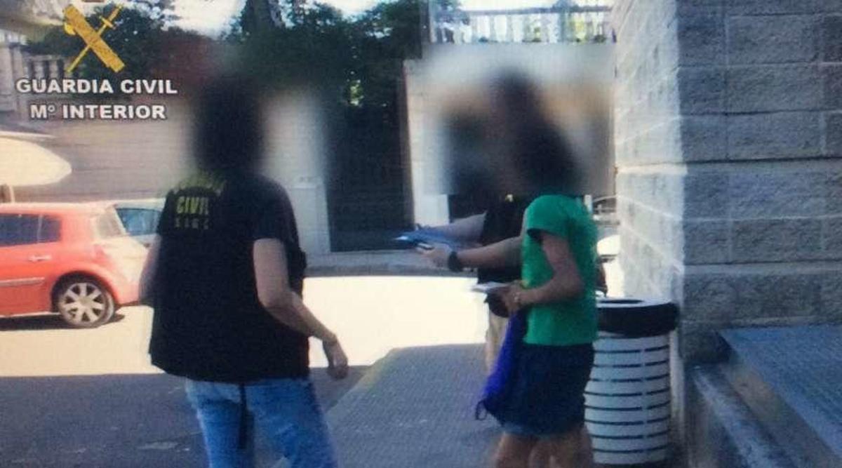 Detenido el edil García Bastón y otros dos jóvenes de Cangas por violencia en las redes sociales