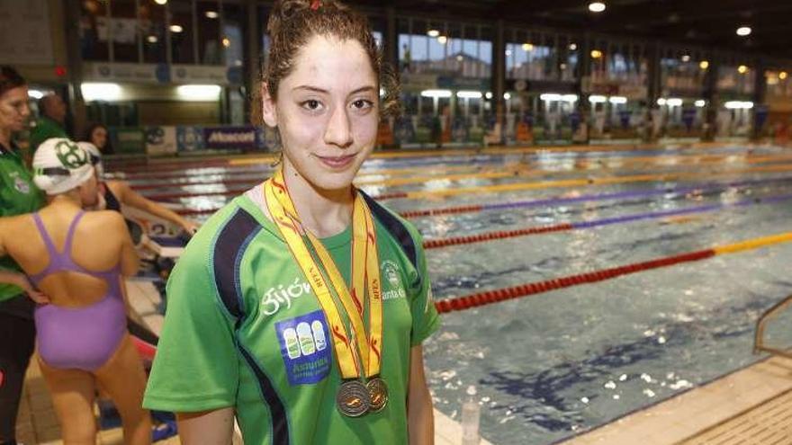 Alexia Arredondo, en la piscina del Santa Olaya.