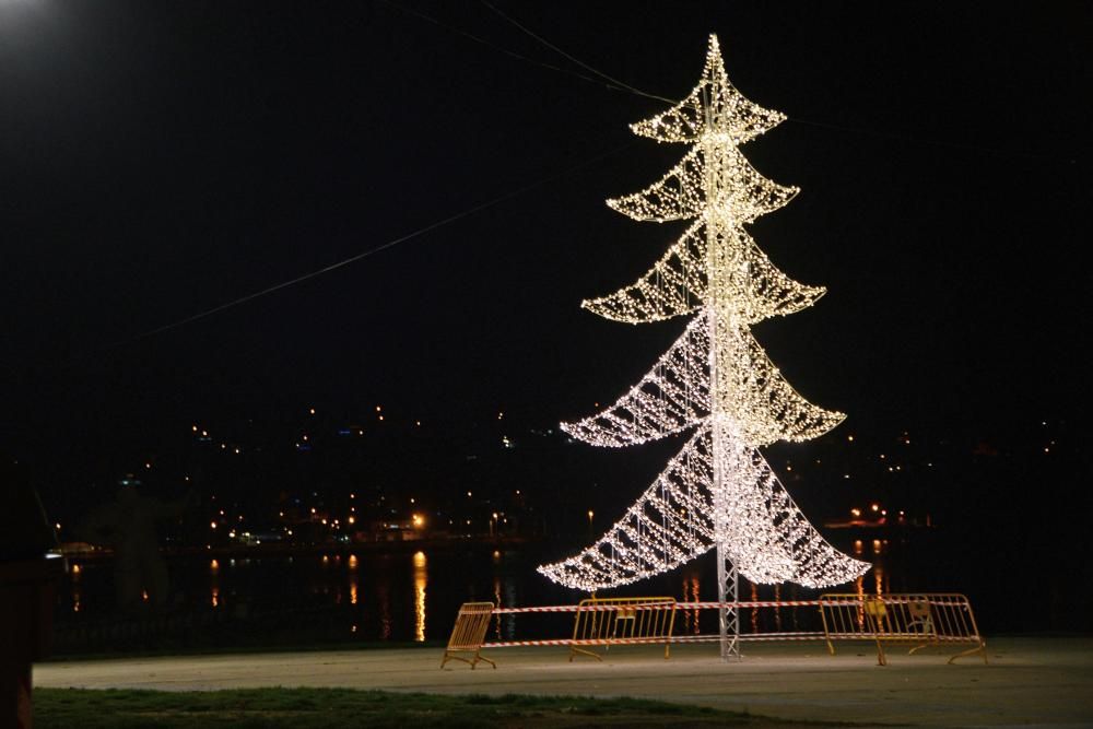 Cangas y Moaña ya brillan para la Navidad