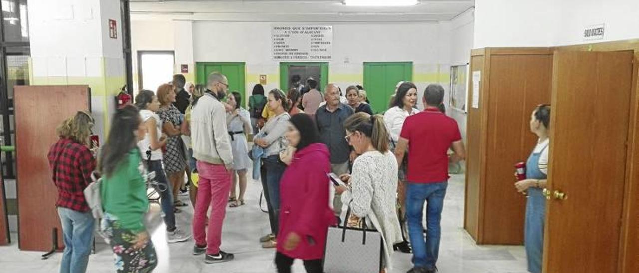 La Escuela Oficial de Idiomas de Alicante ha realizado los primeros días de esta semana pruebas de nivel para extranjeros.