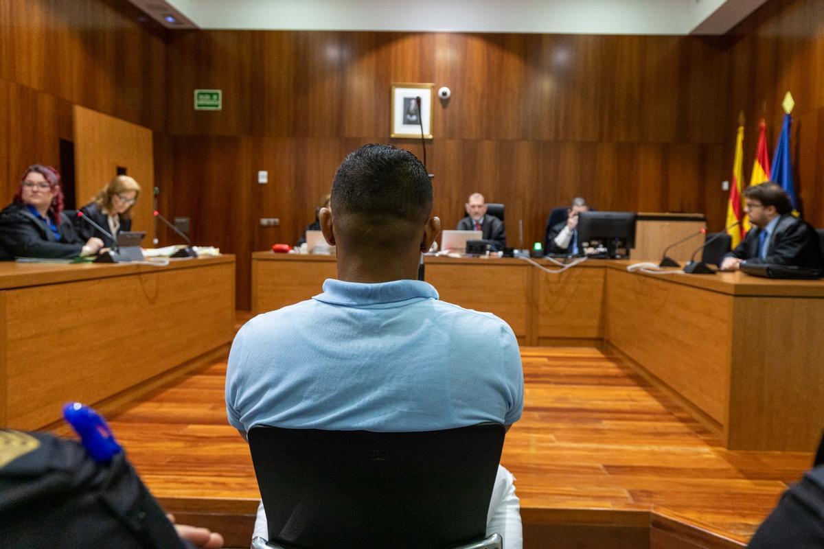 El acusado, Víctor Alfonso Candia Meza, en el juicio celebrado este martes en la Audiencia Provincial de Zaragoza.