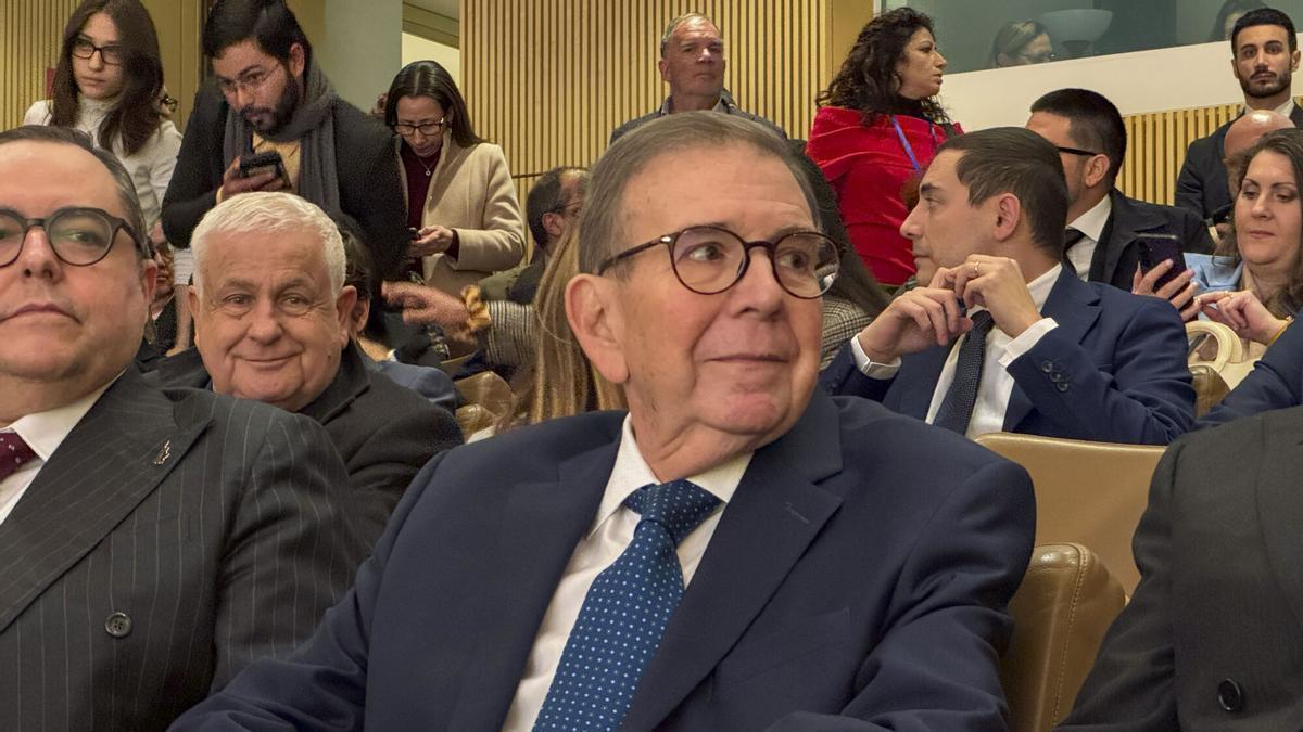 La oposición venezolana presenta un plan para lograr "elecciones libres" y una transición