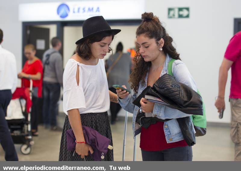 GALERÍA DE FOTOS -- Primer vuelo comercial en el aeropuerto de Castellón