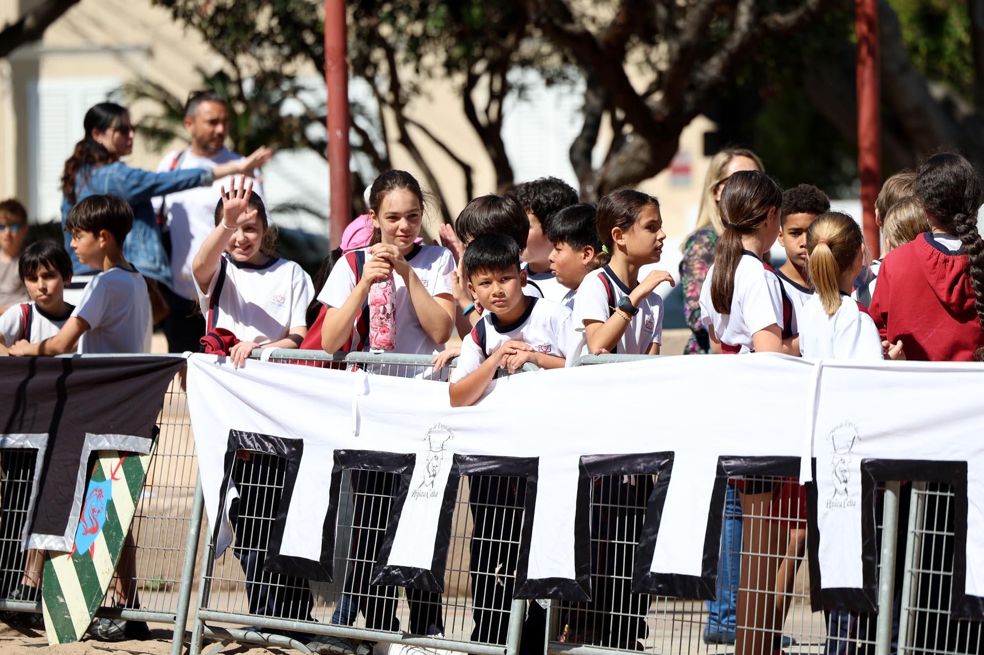 Los escolares de Ibiza visitan la feria Eivissa Medieval