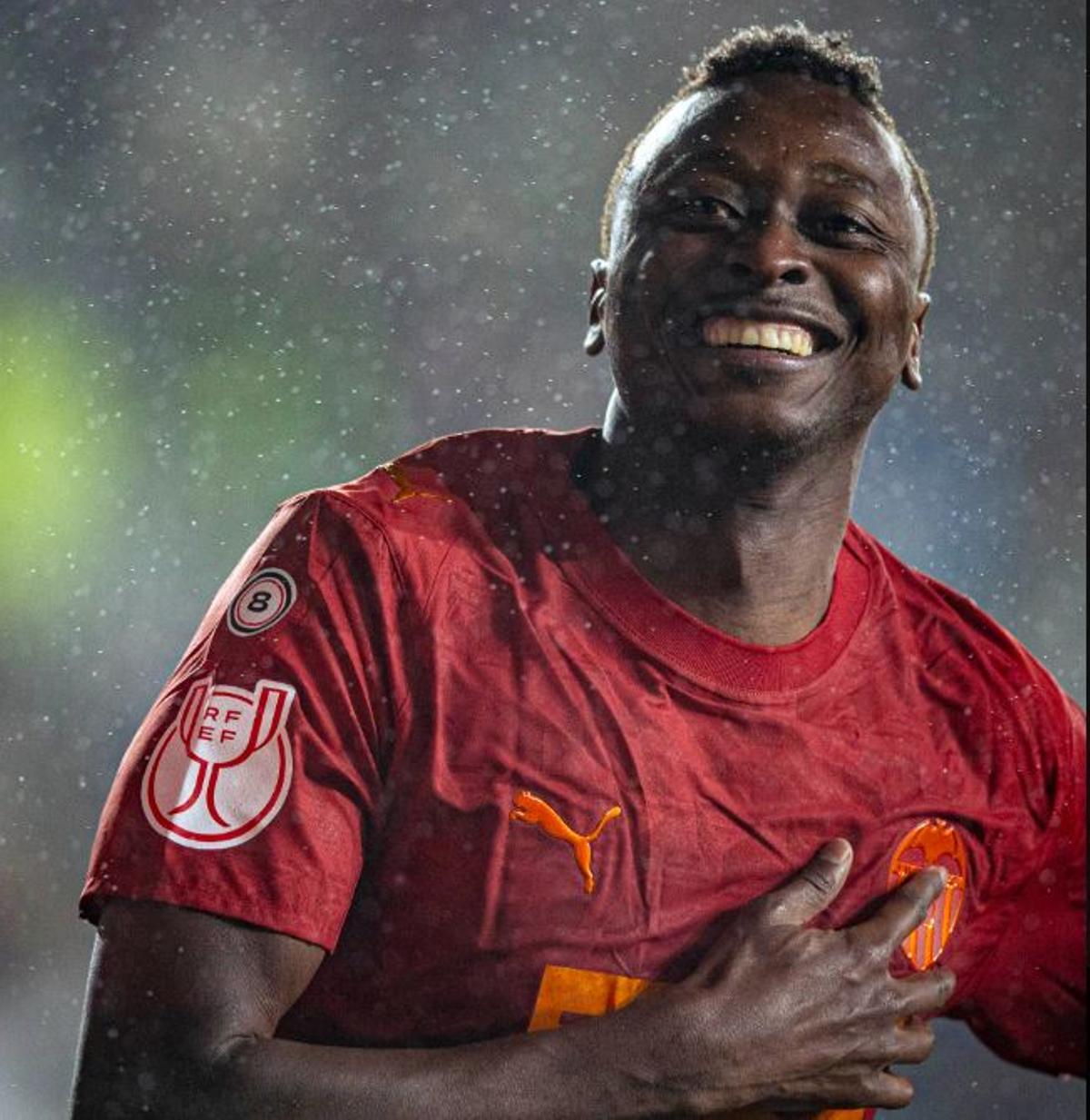 Umar Sadiq tras anotar el 0-2 ante el Burgos CF en los cuartos de final de Copa del Rey con el Valencia CF