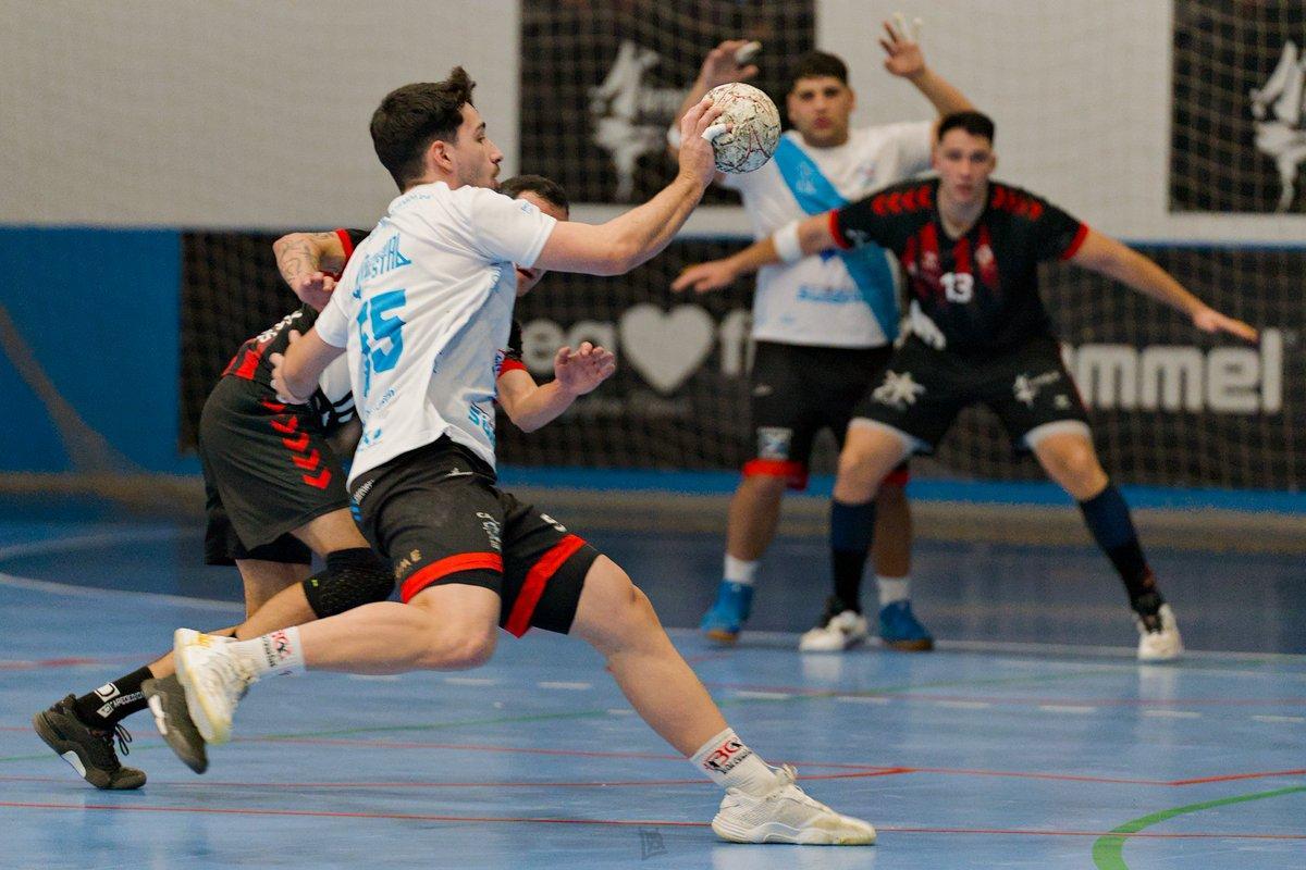 Nuno Loxo, con el balón en un partido del Culleredo.