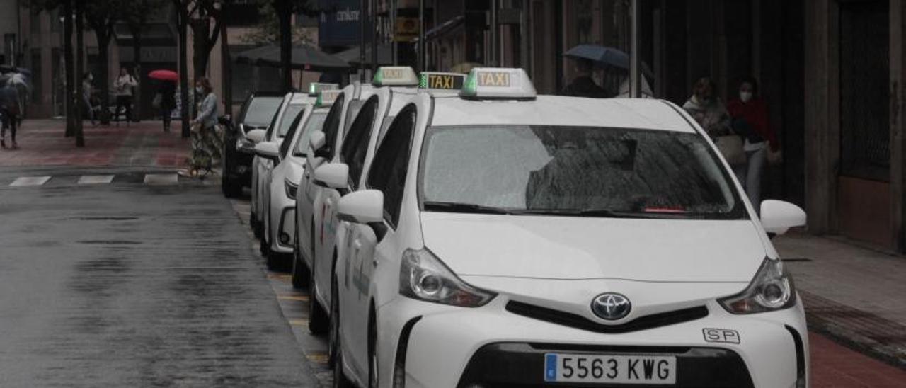 Una parada de taxis de la ciudad. |   // SANTOS ÁLVAREZ