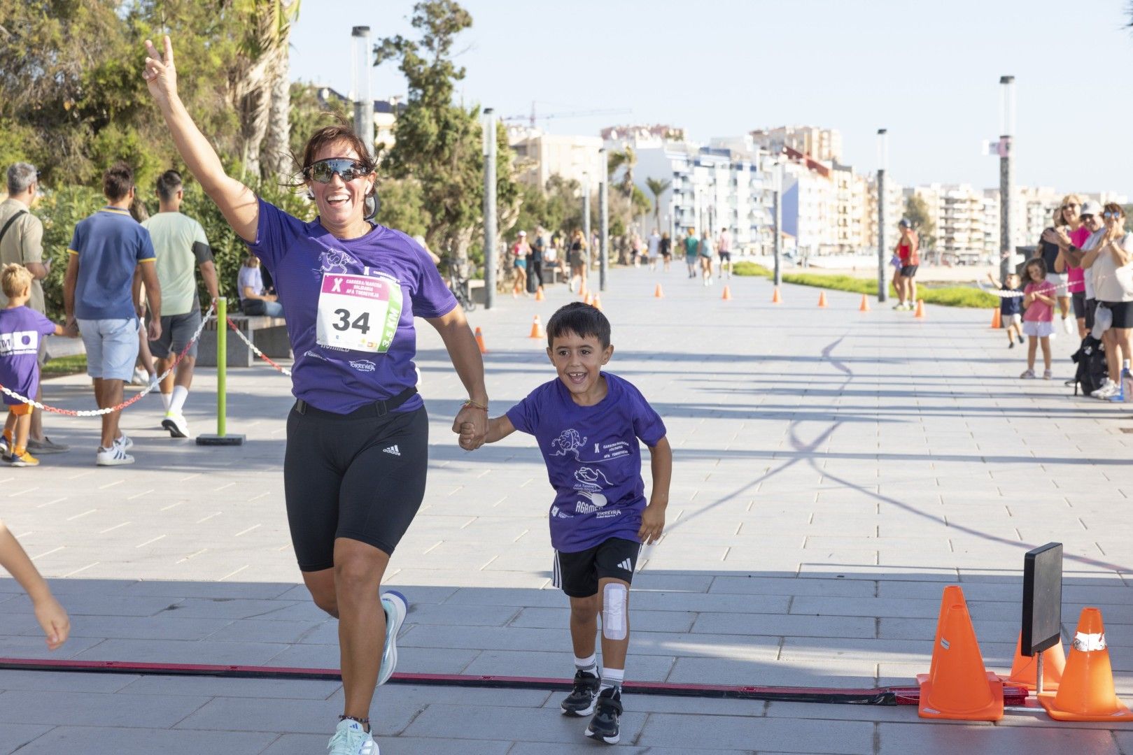 Así fue en imágenes una nueva edición de la carrera solidaria de AFA Torrevieja