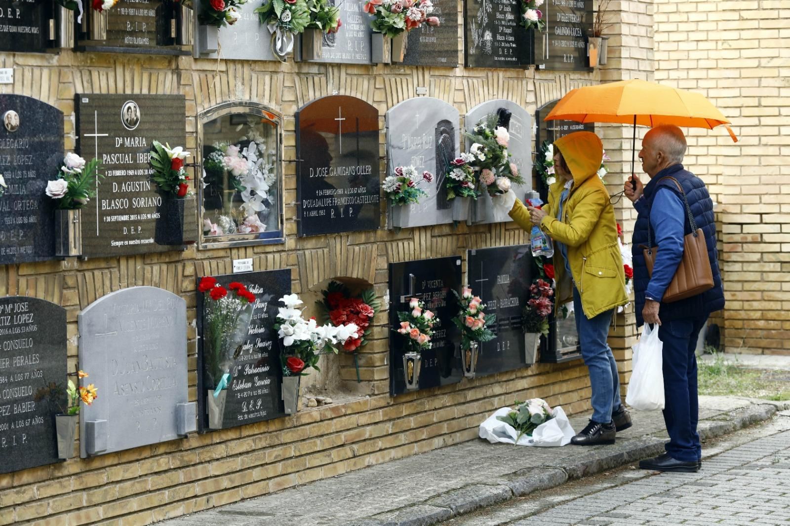 En imágenes | El cementerio de Zaragoza, un museo al aire libre que se engalana para el Día de Todos los Santos
