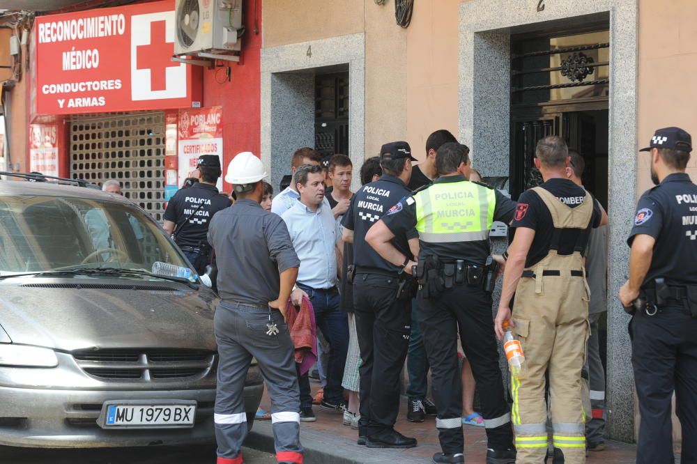 Arde un transformador en el centro de Murcia y deja sin energía a varios edificios