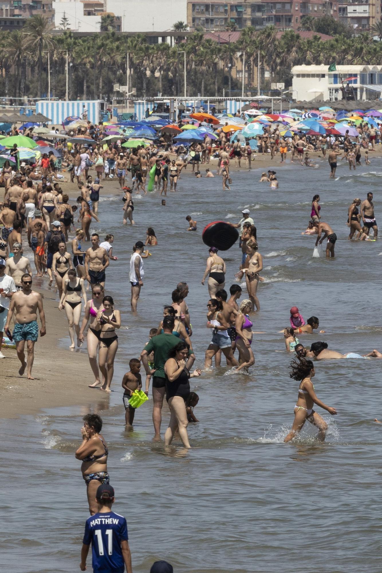 Playas hasta la bandera en pleno agosto