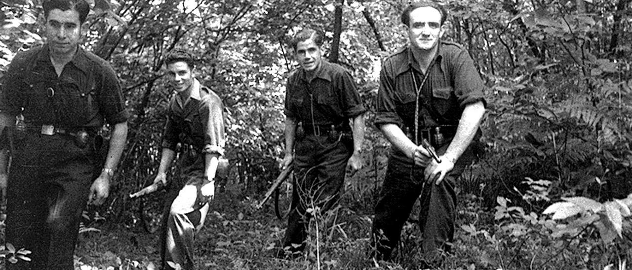 Aurelio Caxigal, Manolín de Llorío, Manolo Caxigal y Casimiro &quot;El Canijo&quot;, en los montes de Laviana.