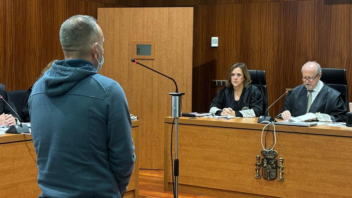 José María L. L., este martes, en el banquillo de los acusados de la Audiencia Provincial de Zaragoza.