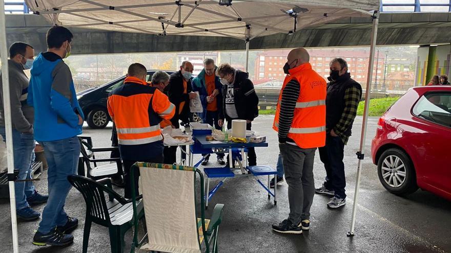 Extrabajadores de Vesuvius pasan la noche bajo un puente ante la “falta de alternativas”