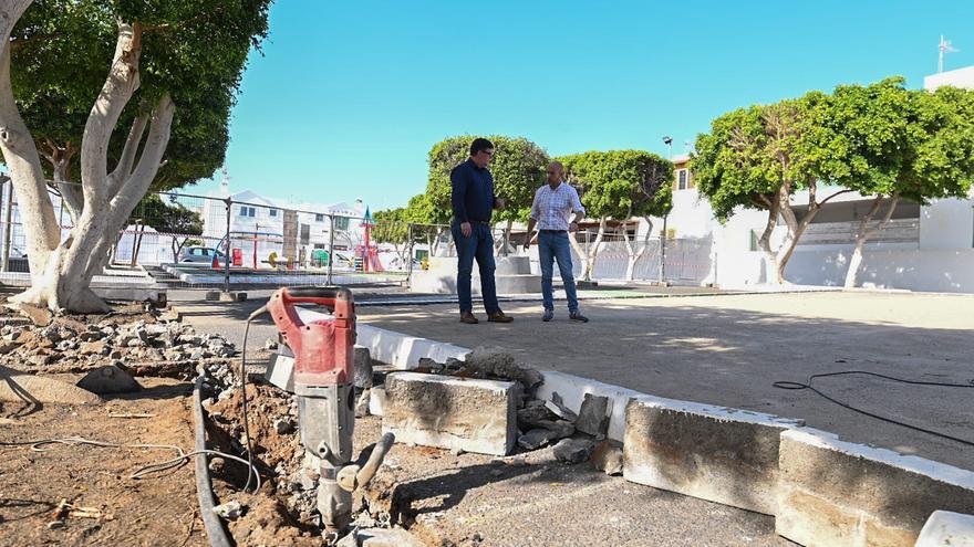 San Bartolomé crea zonas de sombra en los parques infantiles del municipio