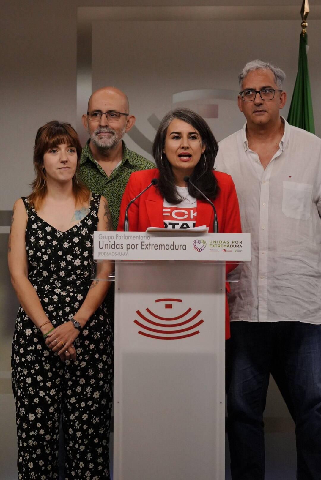 Fotogalería | Los portavoces en rueda de prensa tras el debate sobre el estado de Extremadura