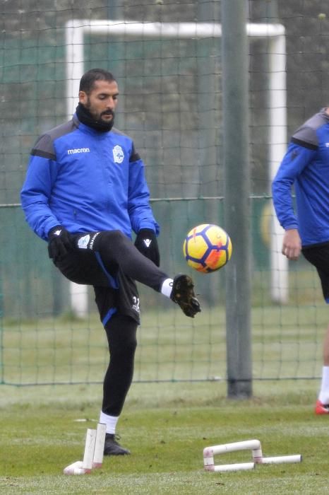 Los jugadores de campo que fueron titulares en el Camp Nou se retiraron a los vestuarios antes que el resto.