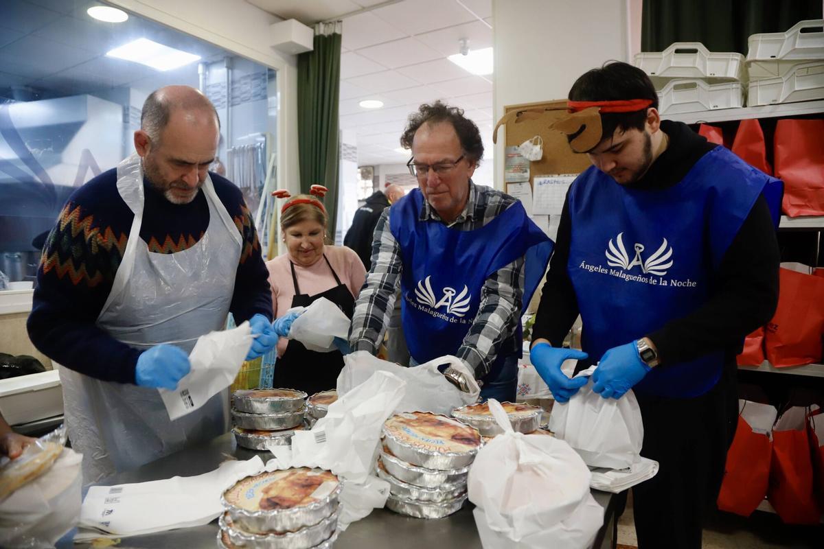 Los Ángeles de la Noche reparten 400 menús esta Navidad en Málaga Los Ángeles de la Noche reparten 400 menús esta Navidad en Málaga