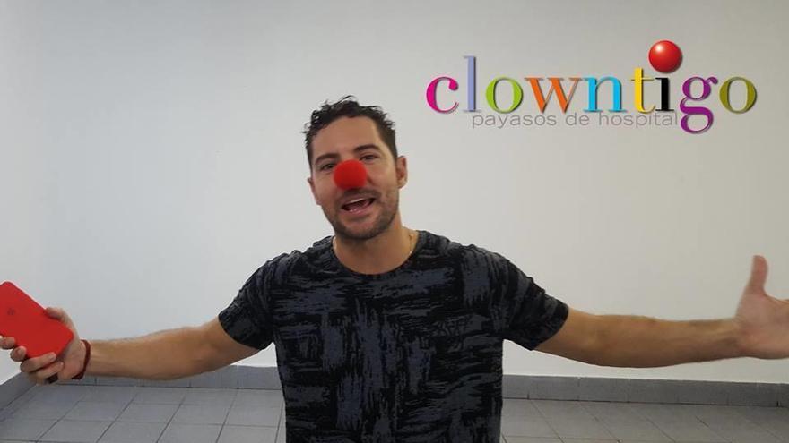 Bisbal hace el payaso en Gijón por una buena causa