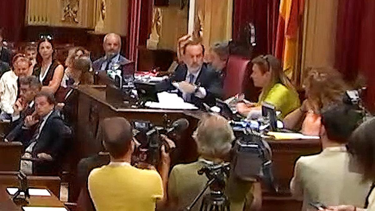 VÍDEO | Así destroza la foto de Aurora Picornell el presidente del Parlament Balear