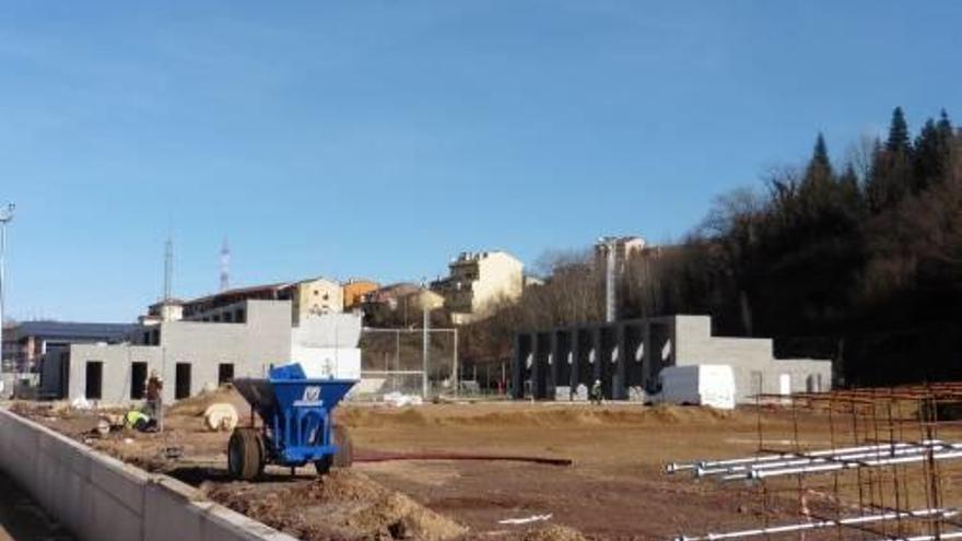 Una imatge del segon camp de futbol i els vestidors.