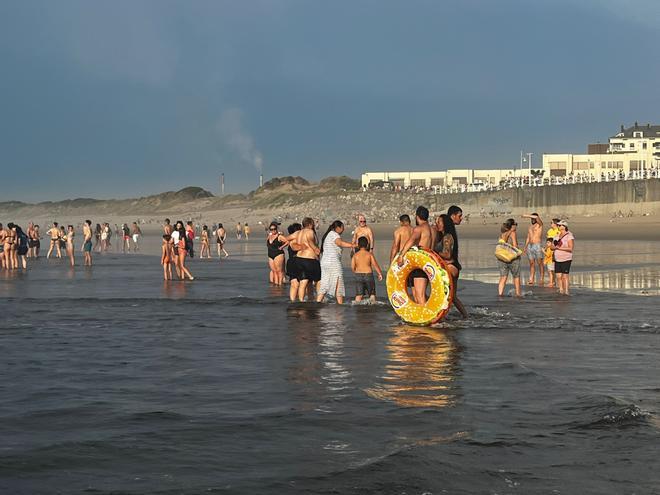 EN IMÁGENES: Angustiosa búsqueda de un bañista desaparecido en la playa de Salinas