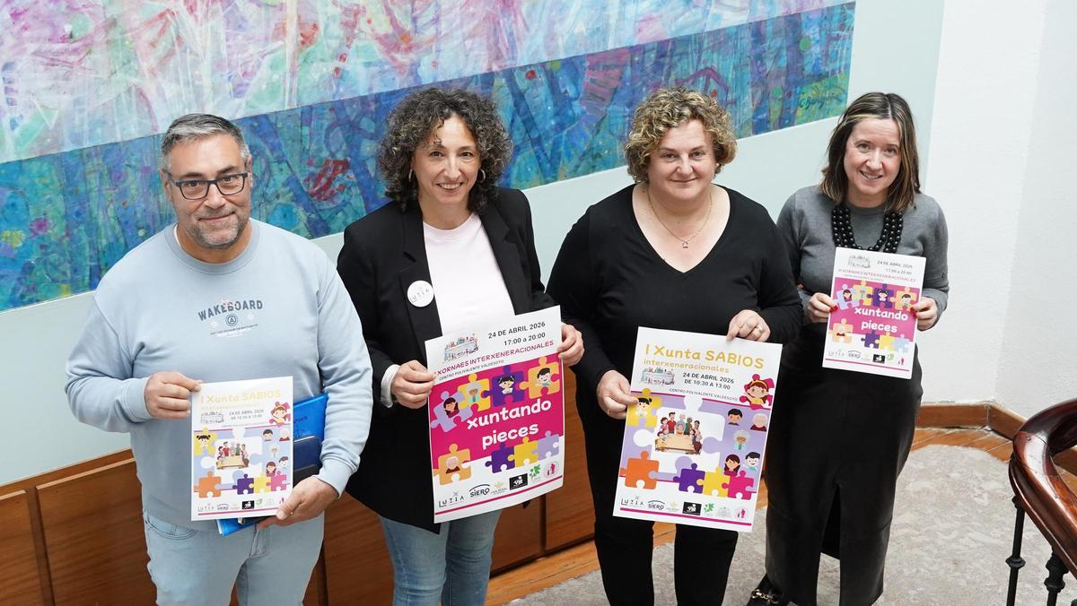 Por la izquierda, Pergentino Martínez, Yolanda Moro, Pilar Santianes y Consuelo Urdangaray, durante la presentación de la iniciativa.