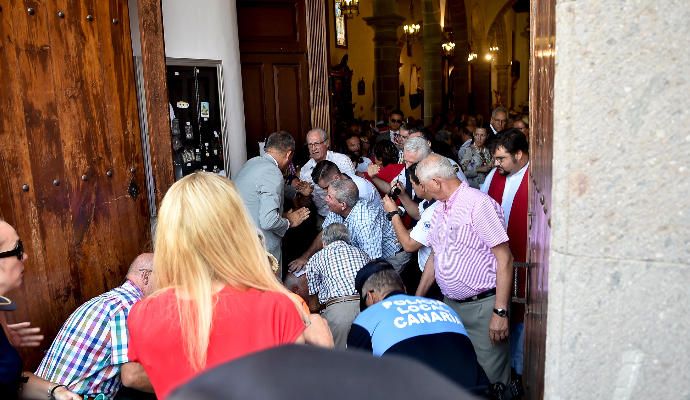 San Bartolomé cae en Tunte y el cura acaba herido.