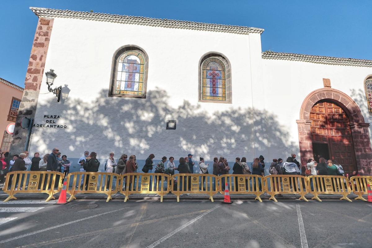 Colas para ver a 'La Siervita'