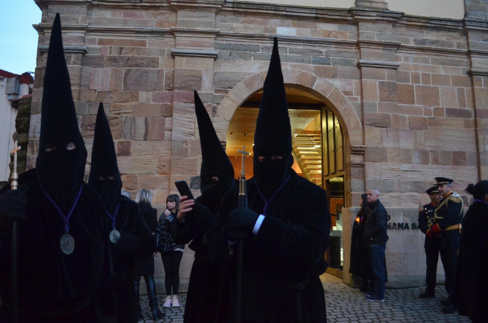 GALERÍA | Solemne Procesión de las Tinieblas, en Benavente