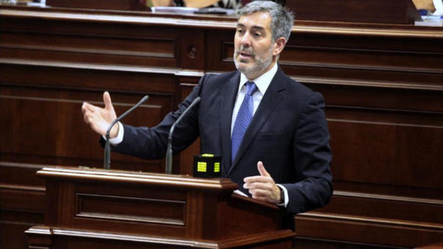 Fernando Clavijo durante una intervención en el Parlamento canario.