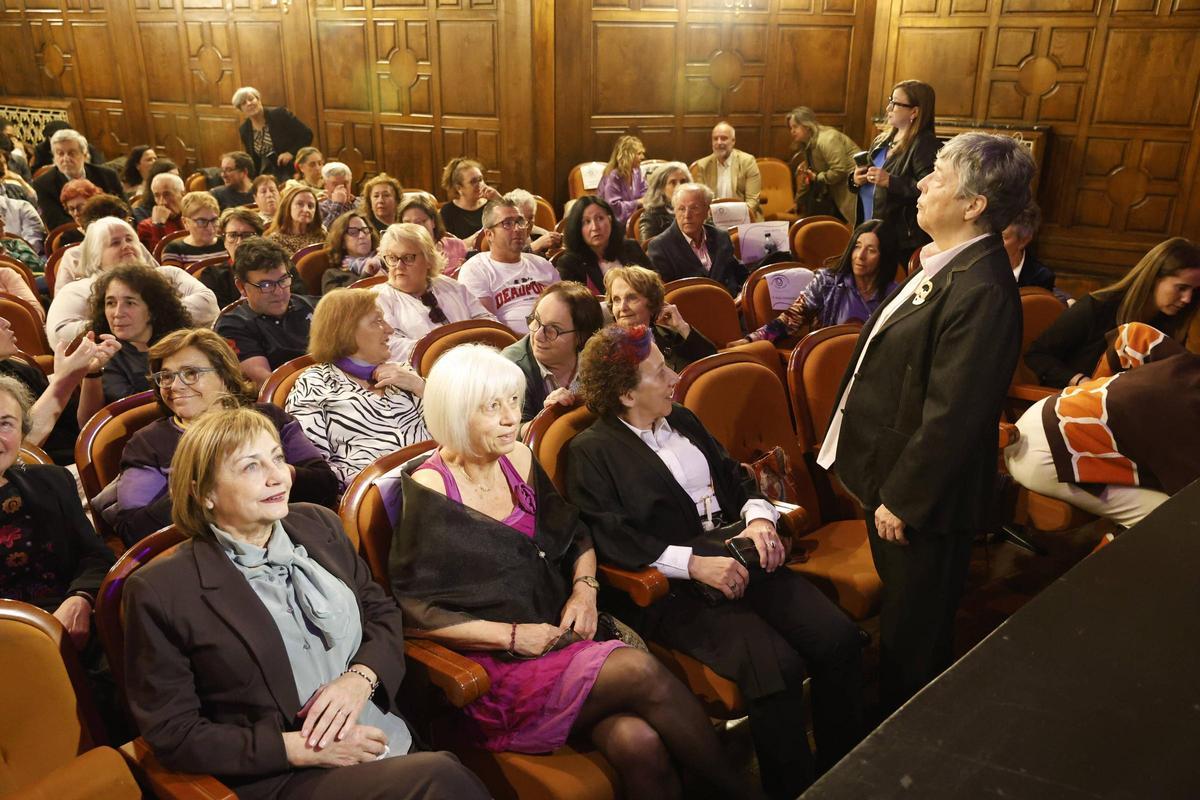 El talento asturiano y el compromiso por la igualdad, en Oviedo: estas son las once premiadas en la Gala Miradas Violetas El talento asturiano y el compromiso por la igualdad, en Oviedo: estas son las once premiadas en la Gala Miradas Violetas