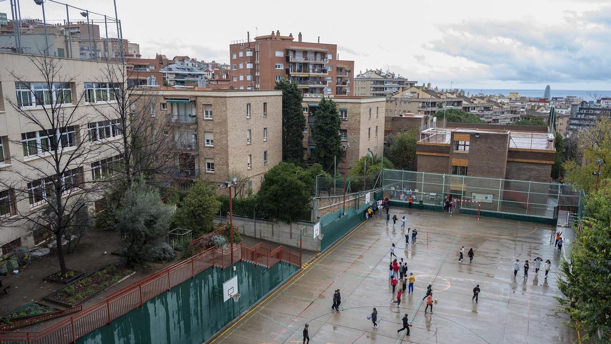 El patio de la escuela Kostka, en el distrito de Gràcia, en Barcelona.