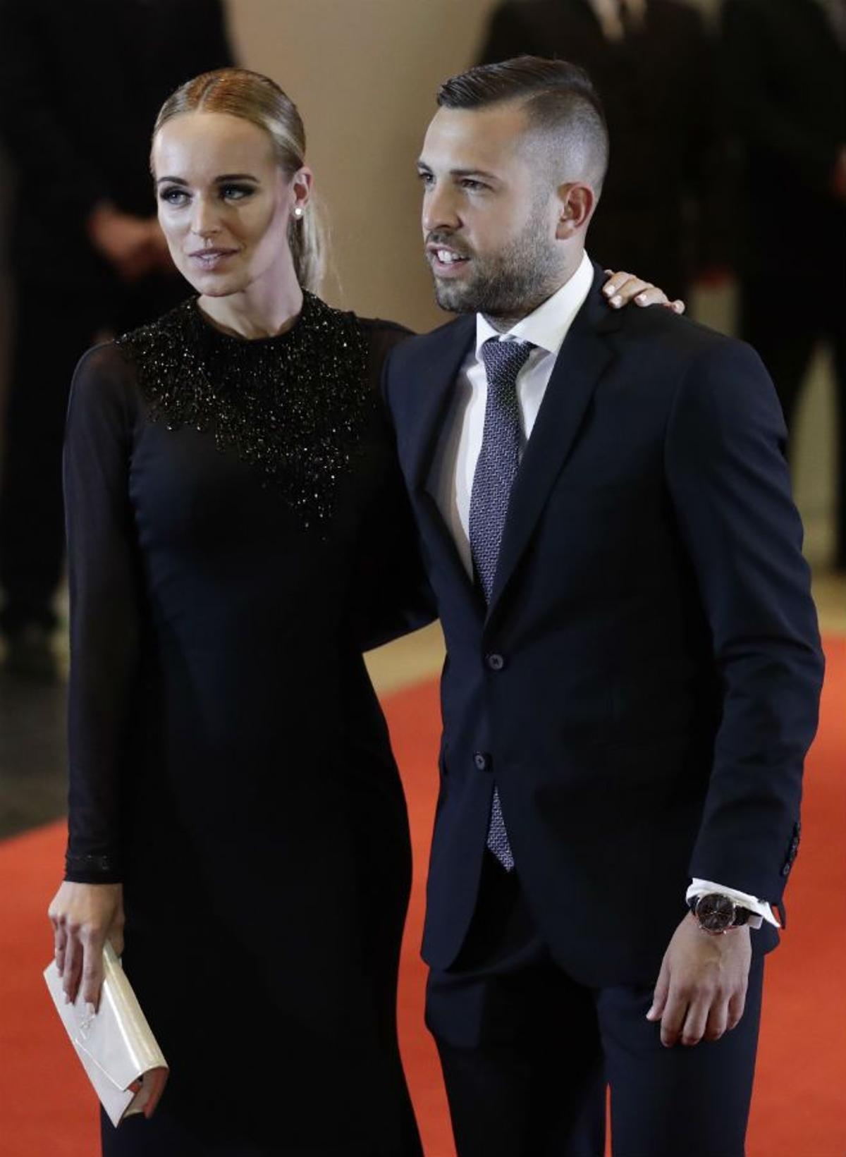Jordi Alba y Romarey Ventura en la boda de Messi y Antonella