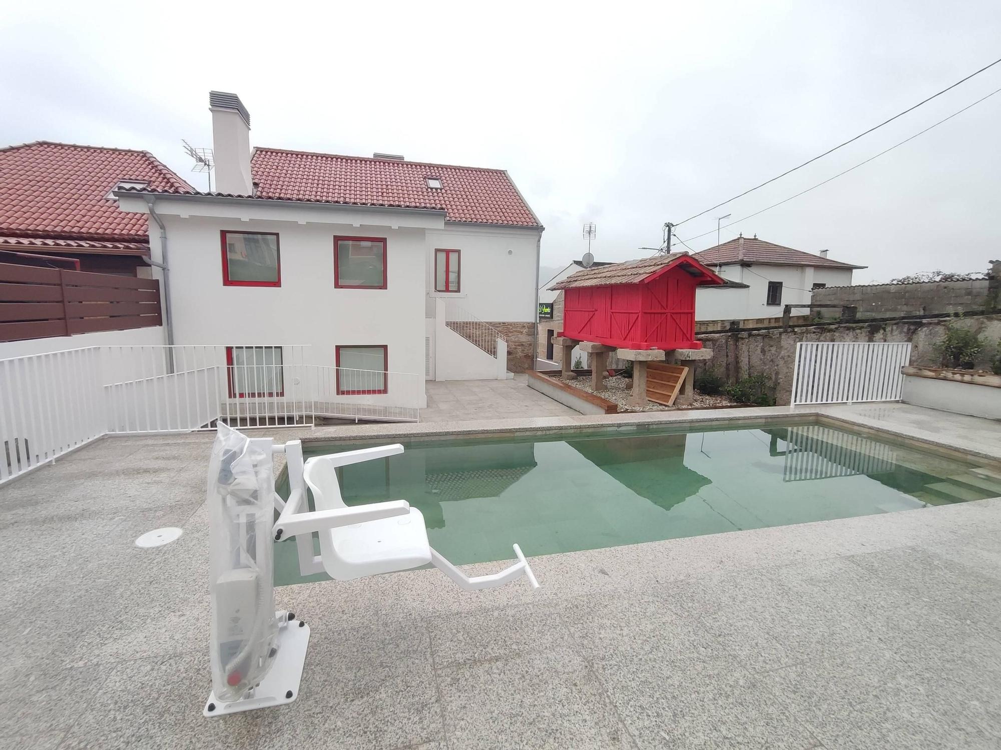 La antigua carpintería de ribeira en el puerto de Domaio vuelve a la vida convertida en una casa de cinco apartamentos turísticos