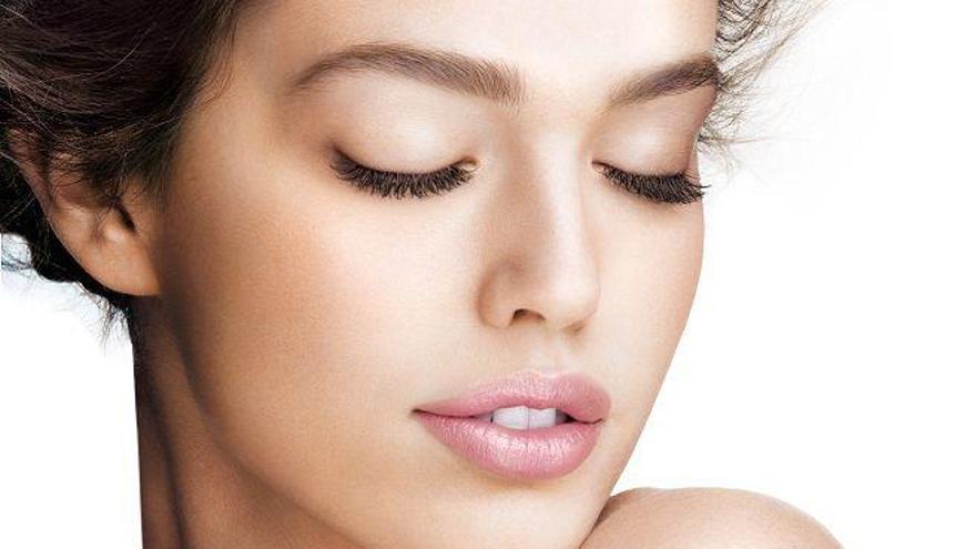 Consigue un maquillaje natural y favorecedor para esta temporada