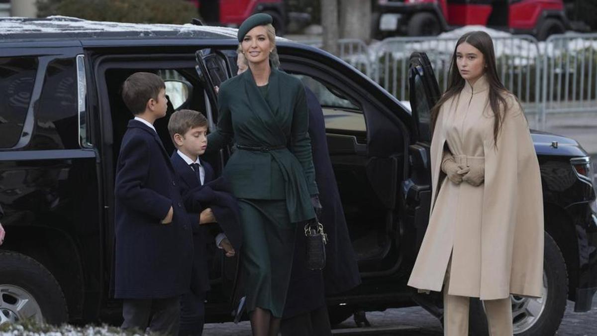 Ivanka Trump, la primogénita de Trump, con sus tres hijos