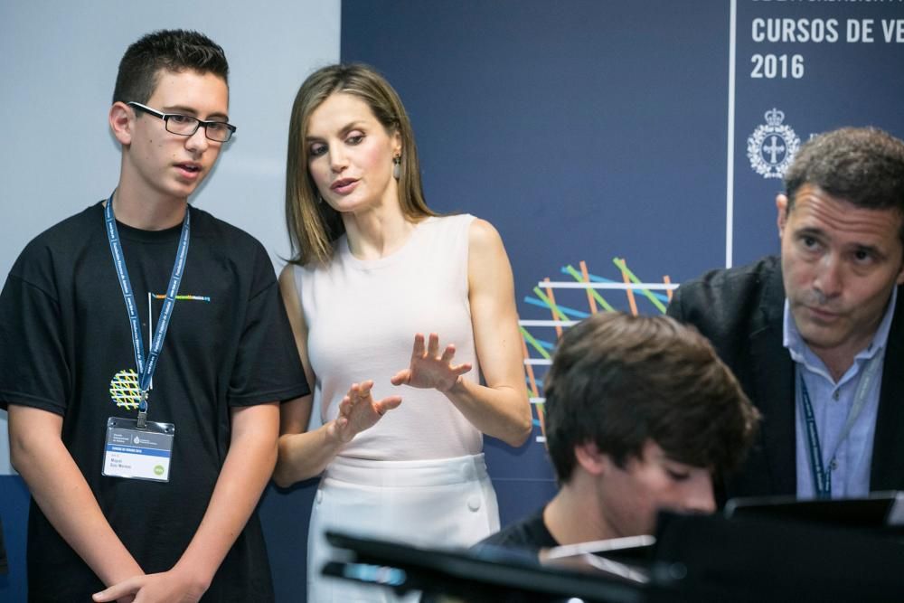 La Reina inaugura en Oviedo los cursos de verano de la Fundación