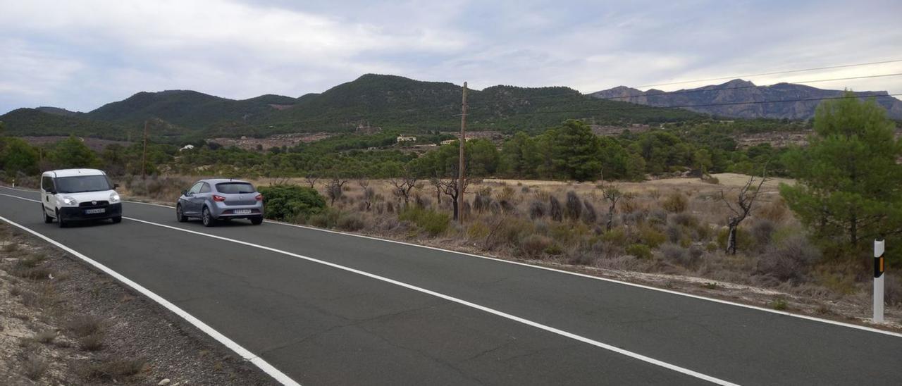 Zona anexa a la carretera entre La Torre y Xixona, junto a Abió, donde se proyecta otra planta. | J.A.RICO