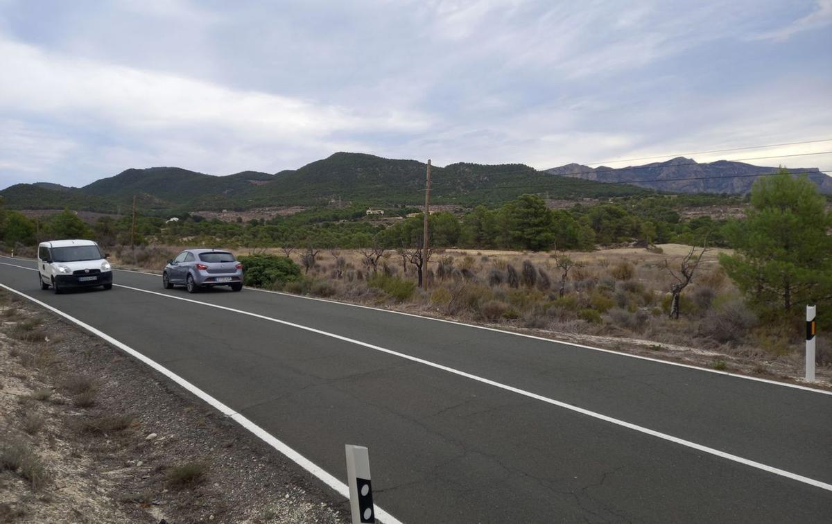 Zona anexa a la carretera entre La Torre y Xixona, junto a Abió, donde se proyecta otra planta. | J.A.RICO