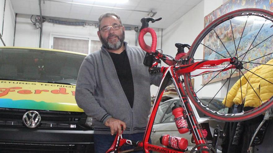 Un regidor anirà en bici de Roses a Santiago per recollir fons contra el càncer