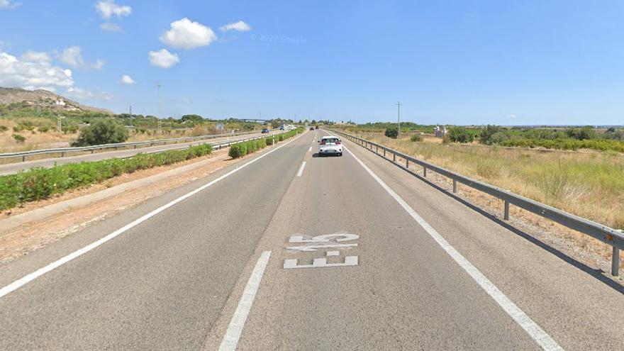 Accidente en la AP-7: Colisión entre una caravana y un camión en Castelló