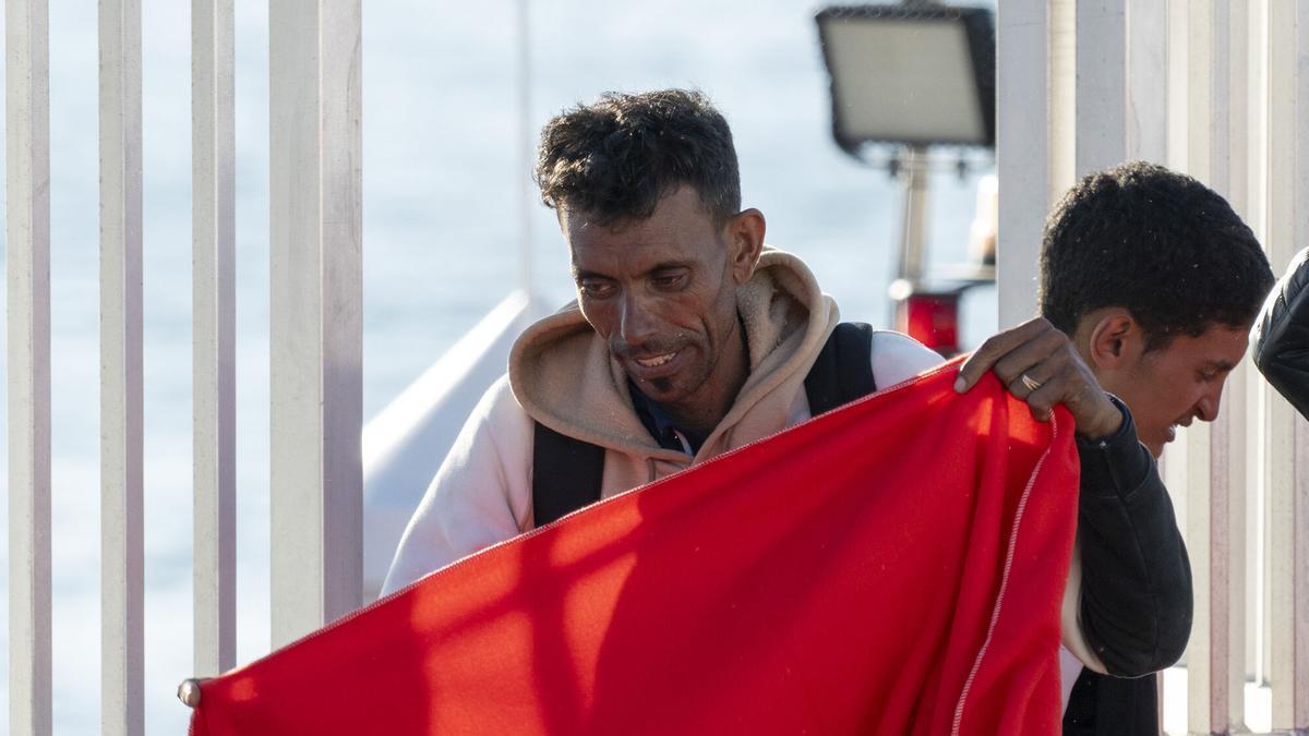 El Estado contradice a Canarias y le endosa la competencia en el triaje de los menores migrantes
