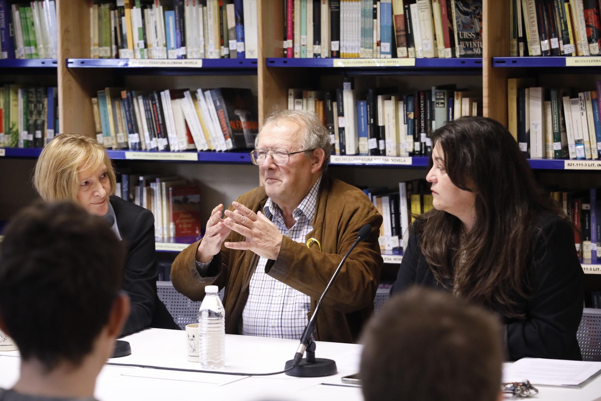 EN IMÁGENES: Así fue la visita de Adam Michnik al instituto de Roces en Gijón